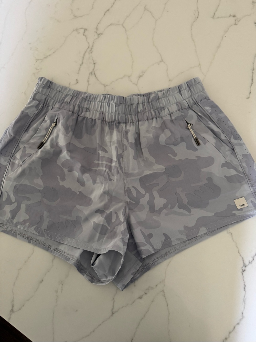 Vuori Light Gray Camo Dash Performance Women's Shorts size Medium